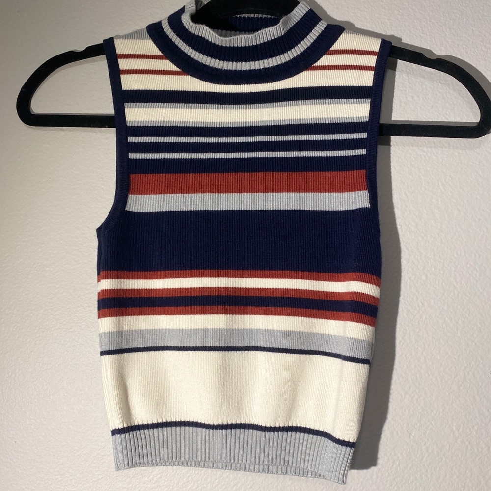 Women crop top